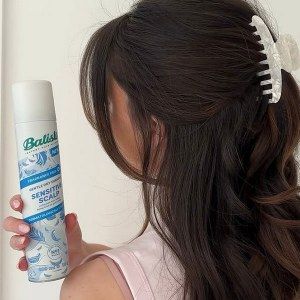 thumbside1-Batiste Sensitive Scalp 200ml.jpg